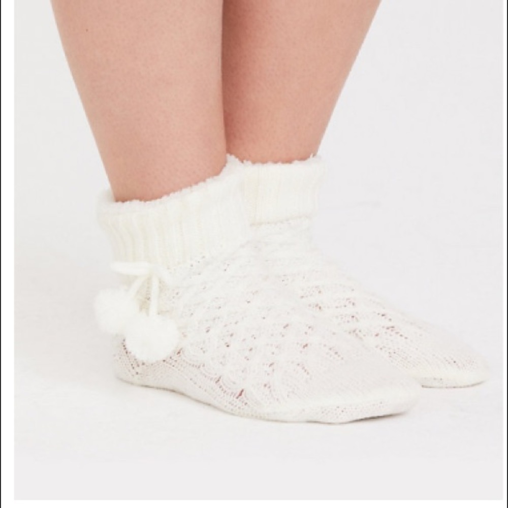 TORRID NWT IVORY CABLE KNIT POM SLIPPER SOCKS